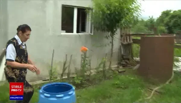 Povestea bistrițenilor care au rămas de ani de zile fără apă în fântâni