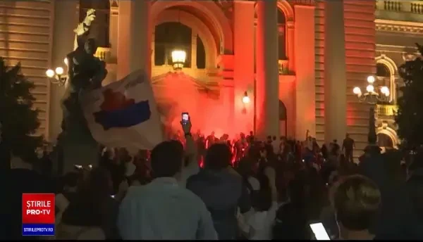 Scene violente în Serbia, după ce Guvernul a anunțat că se revine la starea de urgență