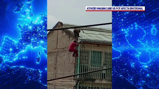 Caz șocant. Un bărbat atacat de un babuin a căzut de pe o clădire cu patru etaje