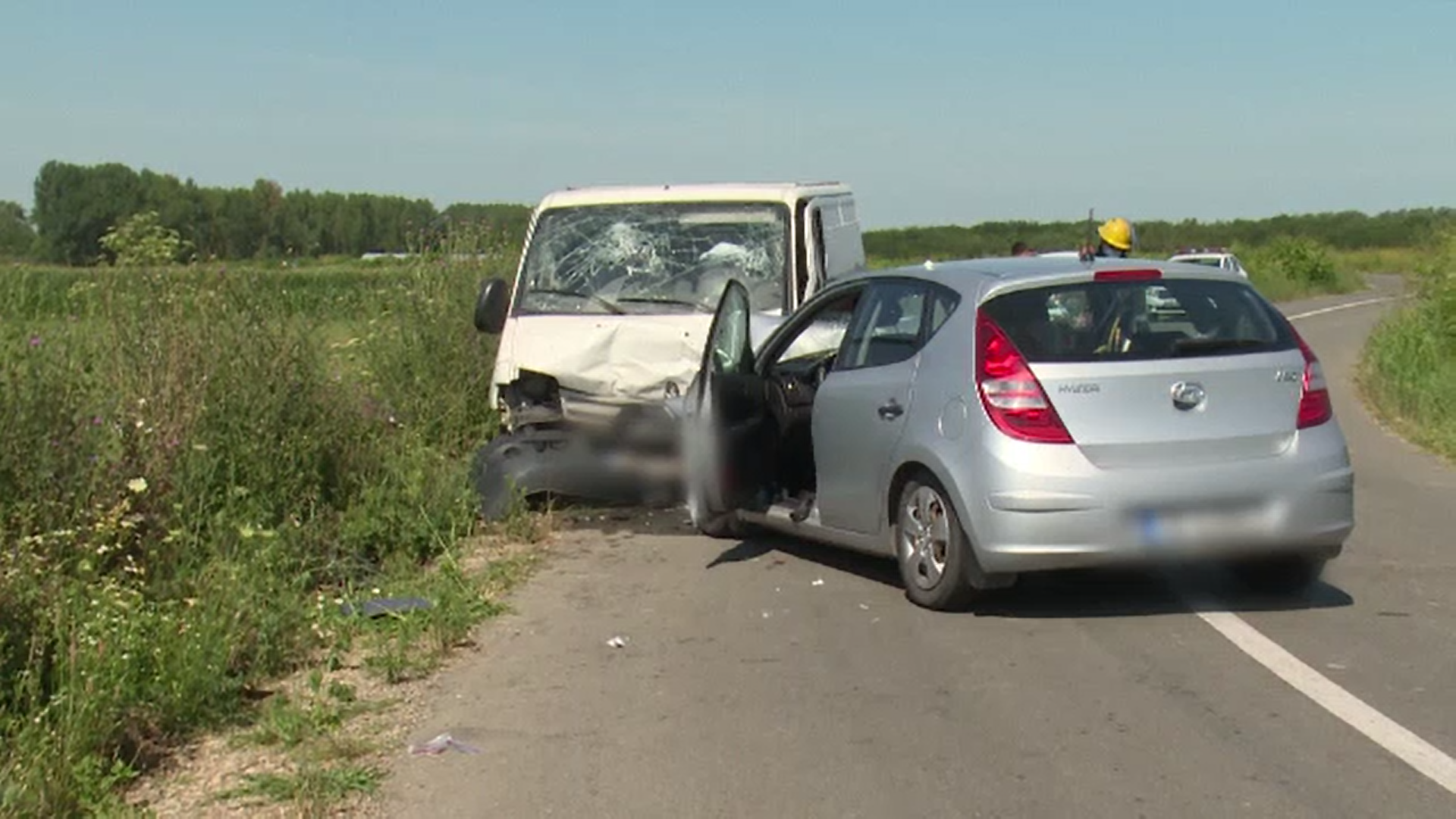 Accident grav în Dâmbovița. Cinci oameni au fost răniți după ce mașinile în care se aflau s-au izbit frontal