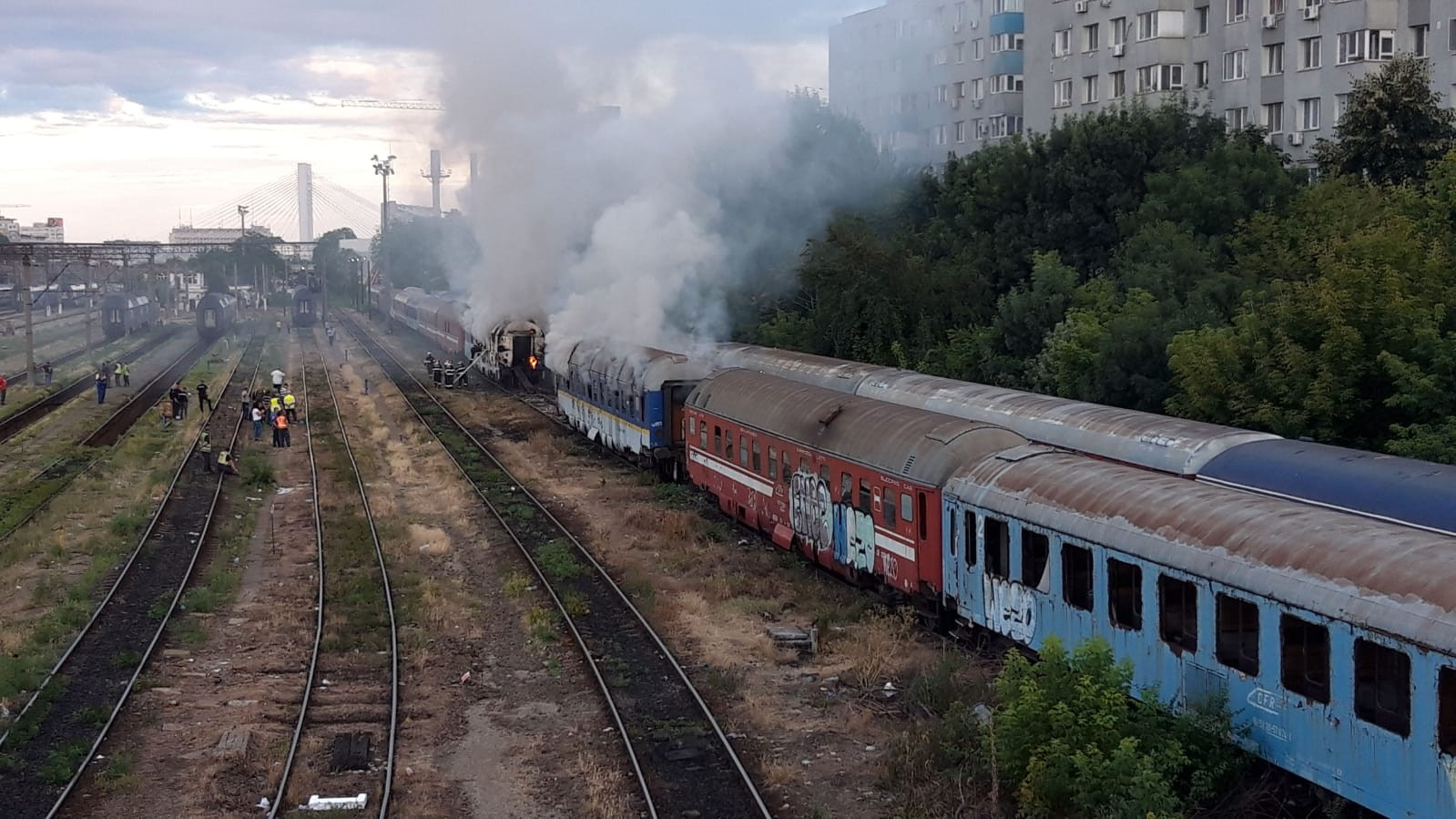 Incendiu puternic. Două vagoane de tren, cuprinse de flăcări