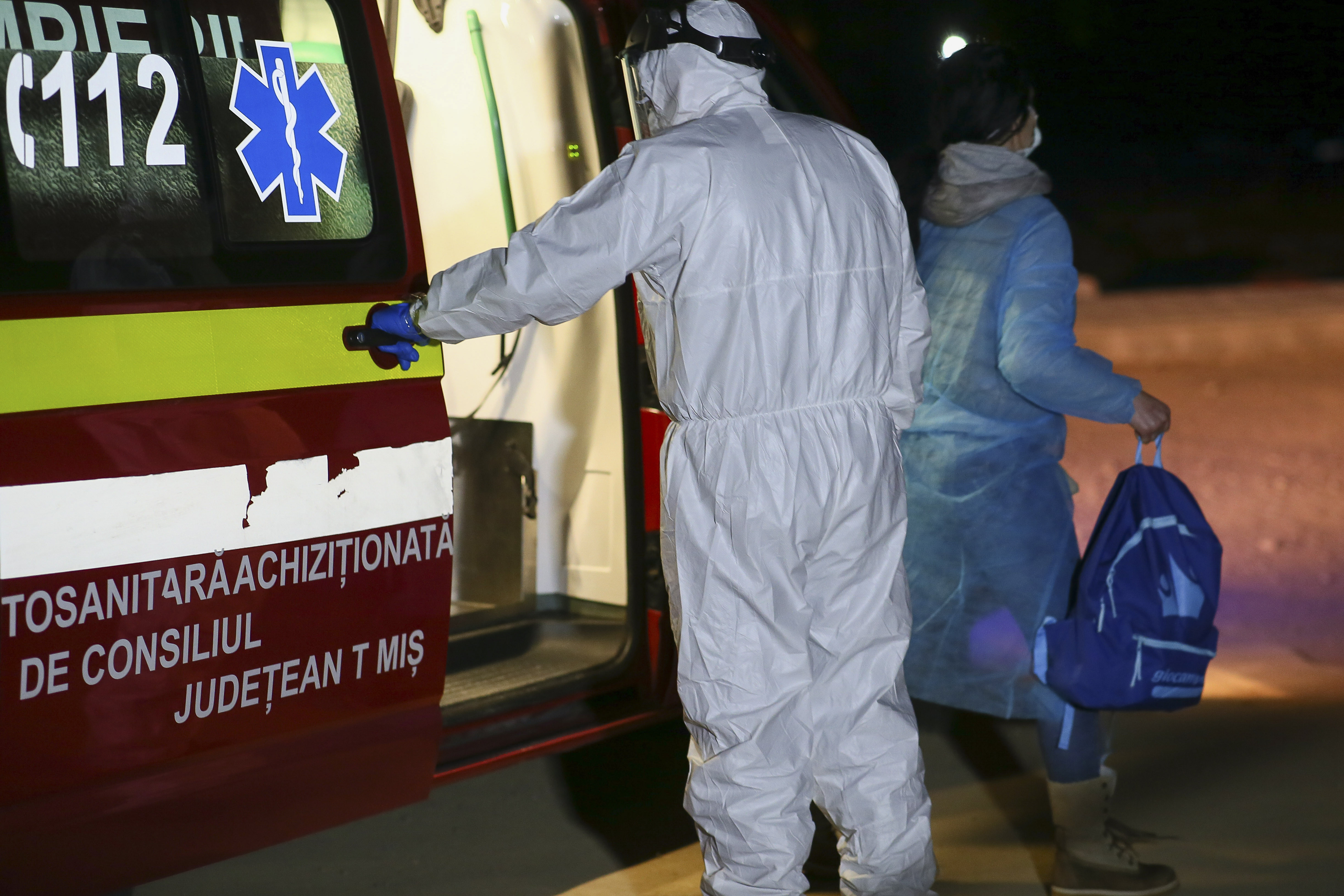 Mesaj dur al șefului Spitalului Timișoara, pentru cei care nu cred în Covid-19: ”Îi așteptăm, avem și lumânări”