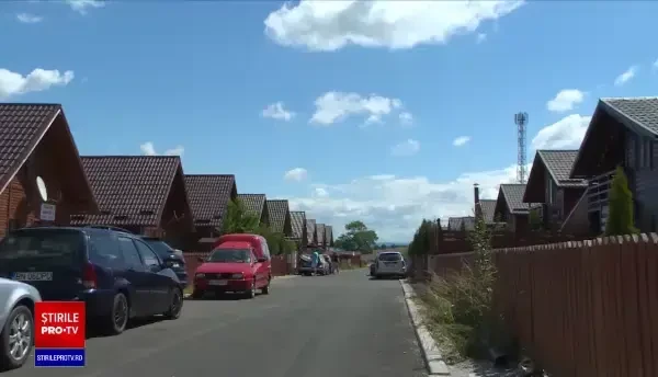 Scandal în satul de vacanță. Trei tineri, transportați la spital