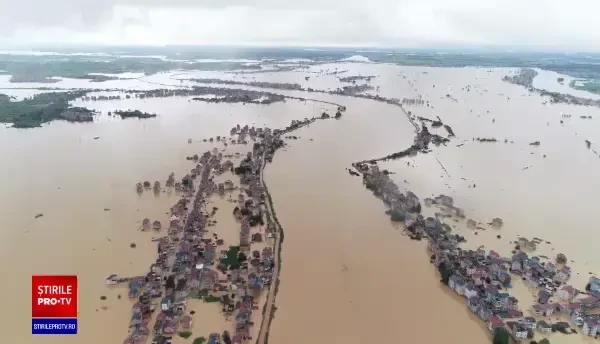 Prăpăd în China. Cel puțin 140 de morți în urma inundațiilor