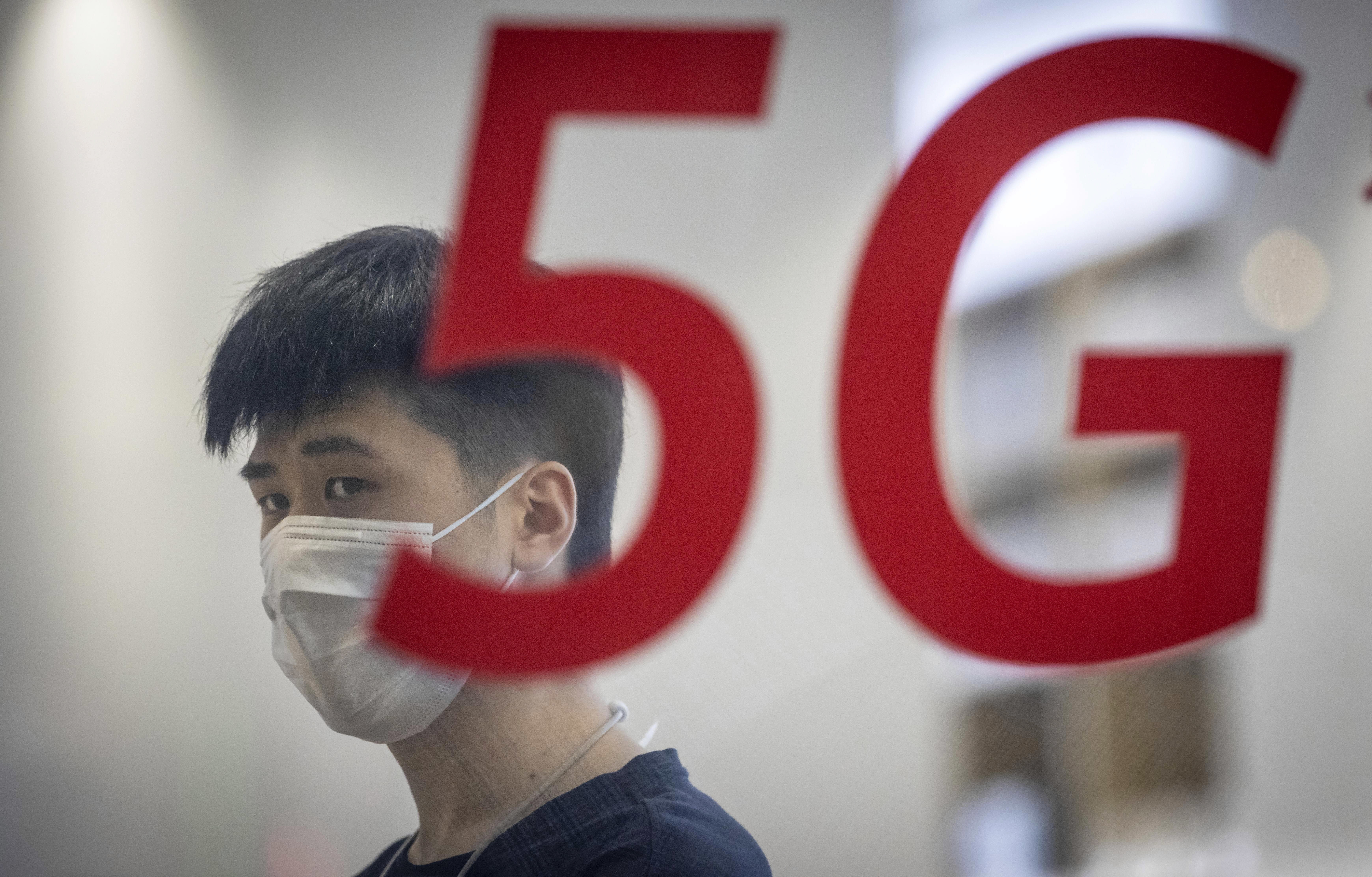 Lovitură grea pentru Huawei. Echipamentele sale de 5G au fost interzise în Marea Britanie