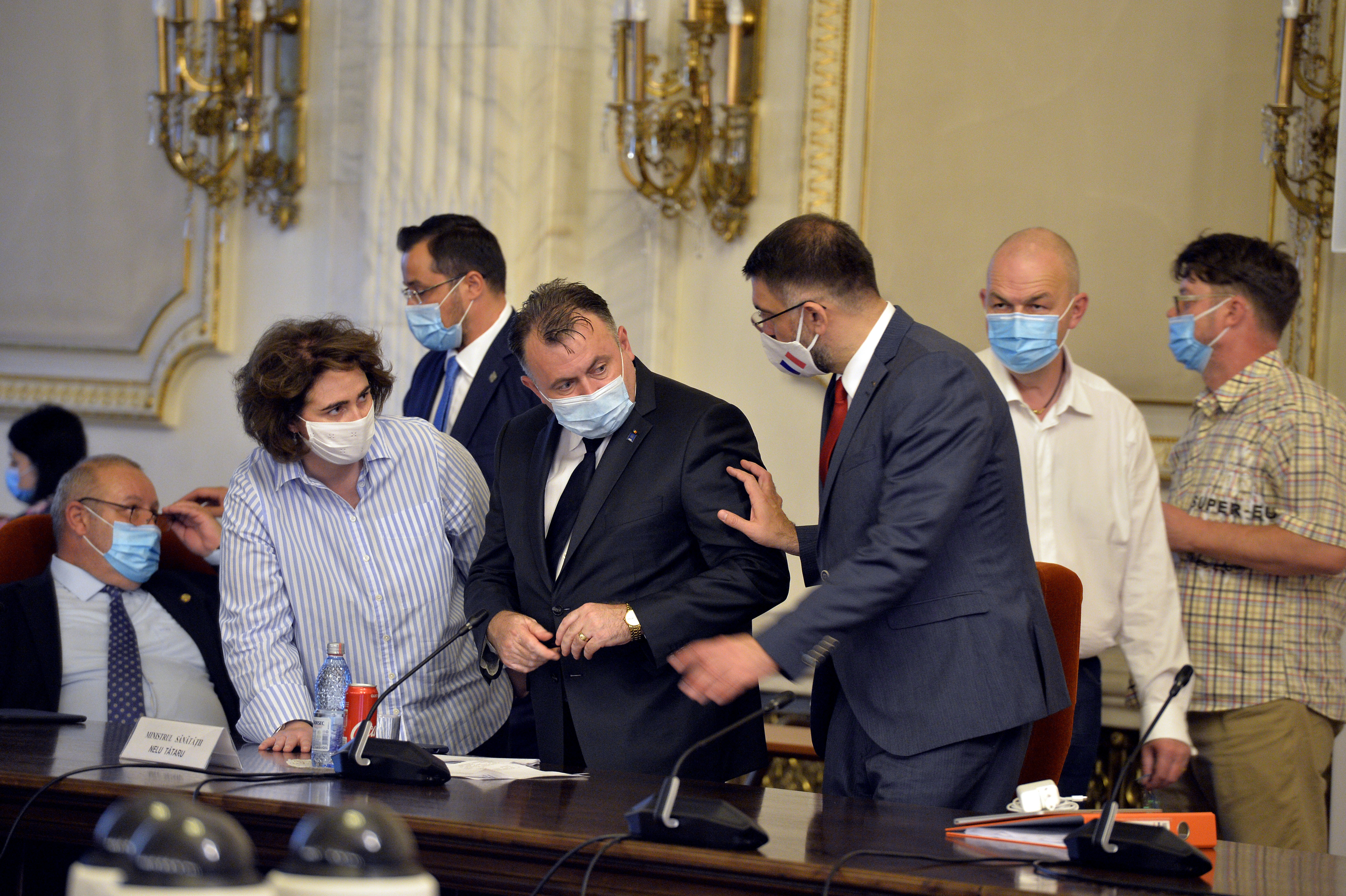 Ce prevede Legea carantinării, modificată marți noaptea de senatori. Asimptomaticii, internați 48 de ore