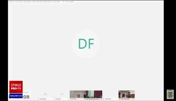 Senatorul PNL Fenechiu, filmat cu un coniac și o pisică la dezbaterile Legii carantinării