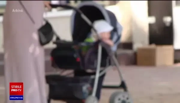 Băiețel de un an, abandonat în căruţ în faţa unui magazin din Constanța. A fost găsit la miezul nopții