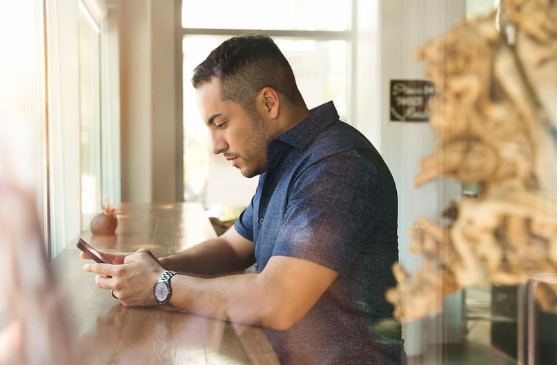 (P) De la sălile de jocuri la cazinourile online: Ce plusuri le oferă netul jucătorilor în timpul pandemiei?