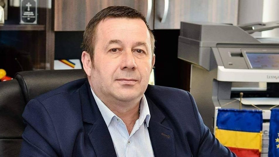 Sancțiune cerută pentru primarul care l-a lăudat pe Ceaușescu: ”El v-a făcut oameni mari”