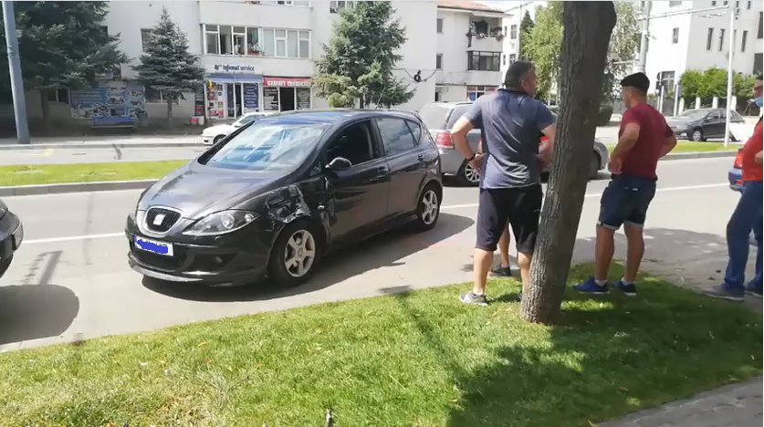 Demn de Cartea Recordurilor. Cum a reușit un vasluian să-și lovească mașina nou-nouță, la câteva minute după ce a cumpărat-o