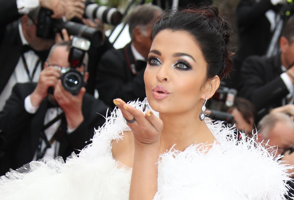 Actrița Aishwarya Rai Bachchan, diagnosticată cu Covid-19, spitalizată de urgență. Soțul ei este și el internat