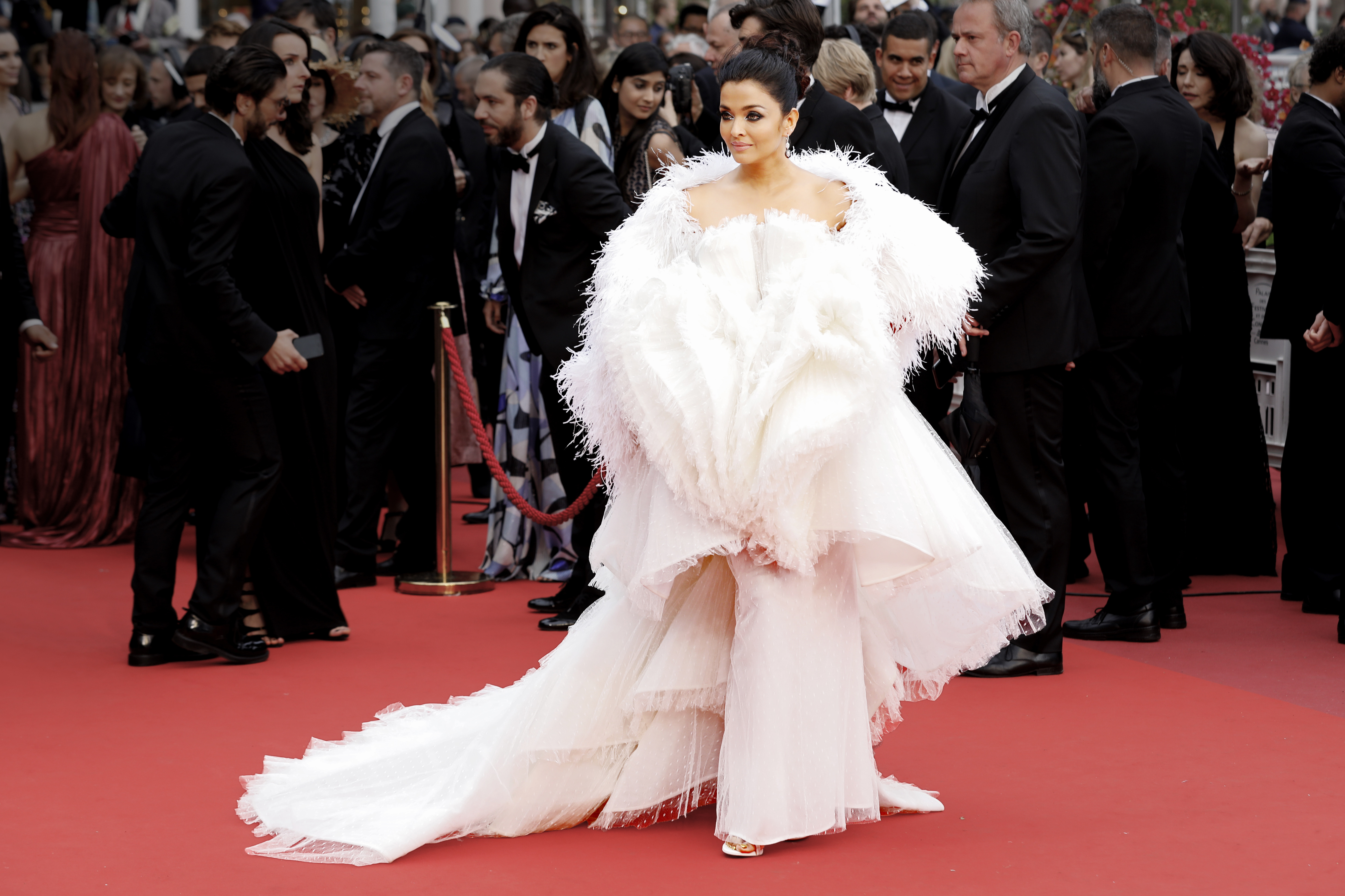 Actriţa indiană Aishwarya Rai şi fiica ei, diagnosticate cu COVID-19, s-au însănătoşit