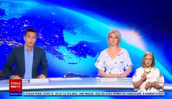 Audi transformat într-un morman de fiare după ce a fost lovit de un TIR, în pasul Tihuța. Un om a murit