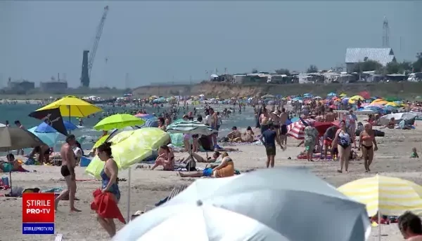 Turiștii care fug de aglomerație distrug plajele sălbatice: ”Facem ce vrem!”. Amenzile sunt ridicole