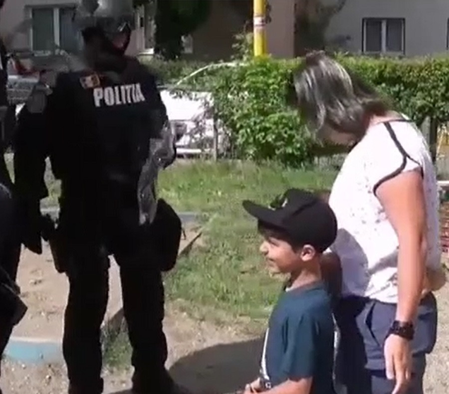 Băiețel de 7 ani din Brașov, înconjurat de "mascați" în timp ce se afla într-un parc. Ce s-a întâmplat