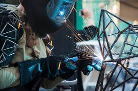 ”Regina sudurii”, artista care i-a uimit pe ruși. Sculpturile inedite pe care le-a realizat