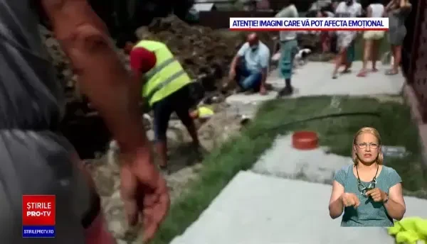 Unul dintre muncitorii prinși sub un mal de pământ în Dâmbovița a murit