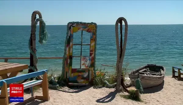 O ușă, un pian sau un hamac, noile atracții de pe Litoral: „Tragi două poze la el, apoi bei și un suc”