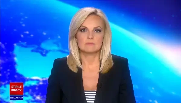 Peste 500 de oameni din Argeș s-au înghesuit să primească pachete cu colivă şi cozonac la o biserică