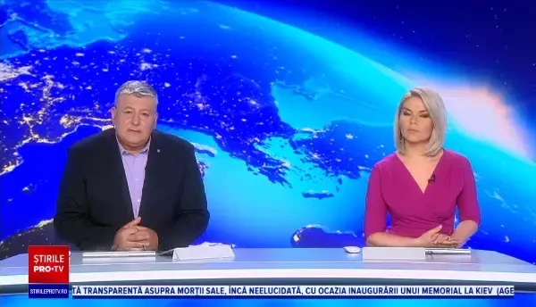 Momente tensionate într-o intersecție. Un bărbat a decis să încheie o ceartă cu o drujbă