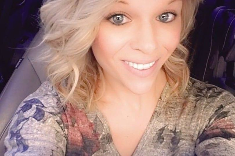 O femeie, înjunghiată mortal de iubitul acesteia. Corpul, descoperit de fiul ei de 11 ani: „A spus că mama lui a murit”