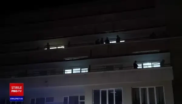 O femeie de 71 de ani din Argeș, bolnavă de Covid-19, a murit după ce a căzut de la balconul spitalului