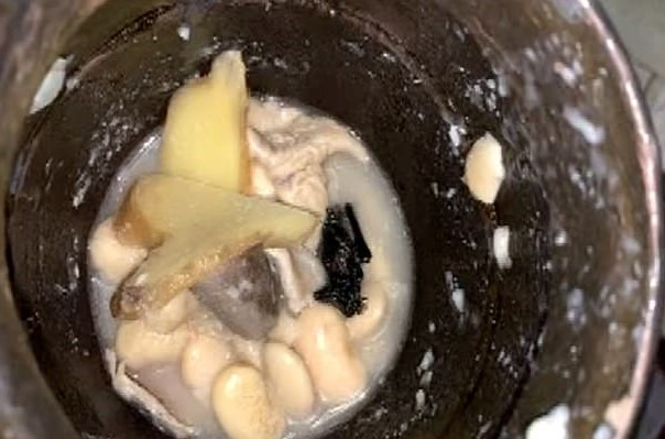 O familie din Wuhan s-a testat de urgență pentru coronavirus, după ce a descoperit un liliac în supa comandată de la un local