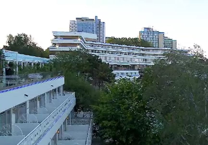 Complexul unde s-a filmat "Nea Mărin miliardar" și-a redeschis porțile pentru turiști