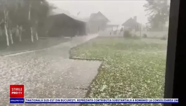 România, lovită de inundații și grindină. ”Iarnă în plină vară!”