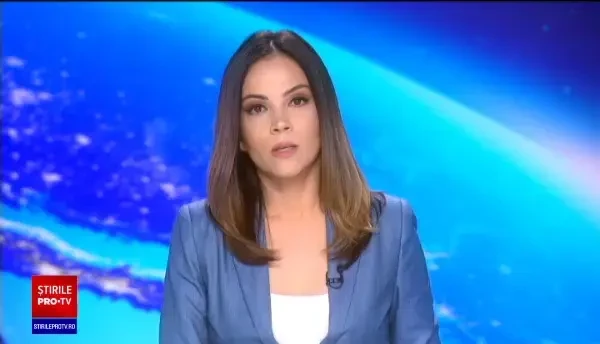 Incendiu violent în Oradea. Acoperișul unei case a fost înghițit de flăcări