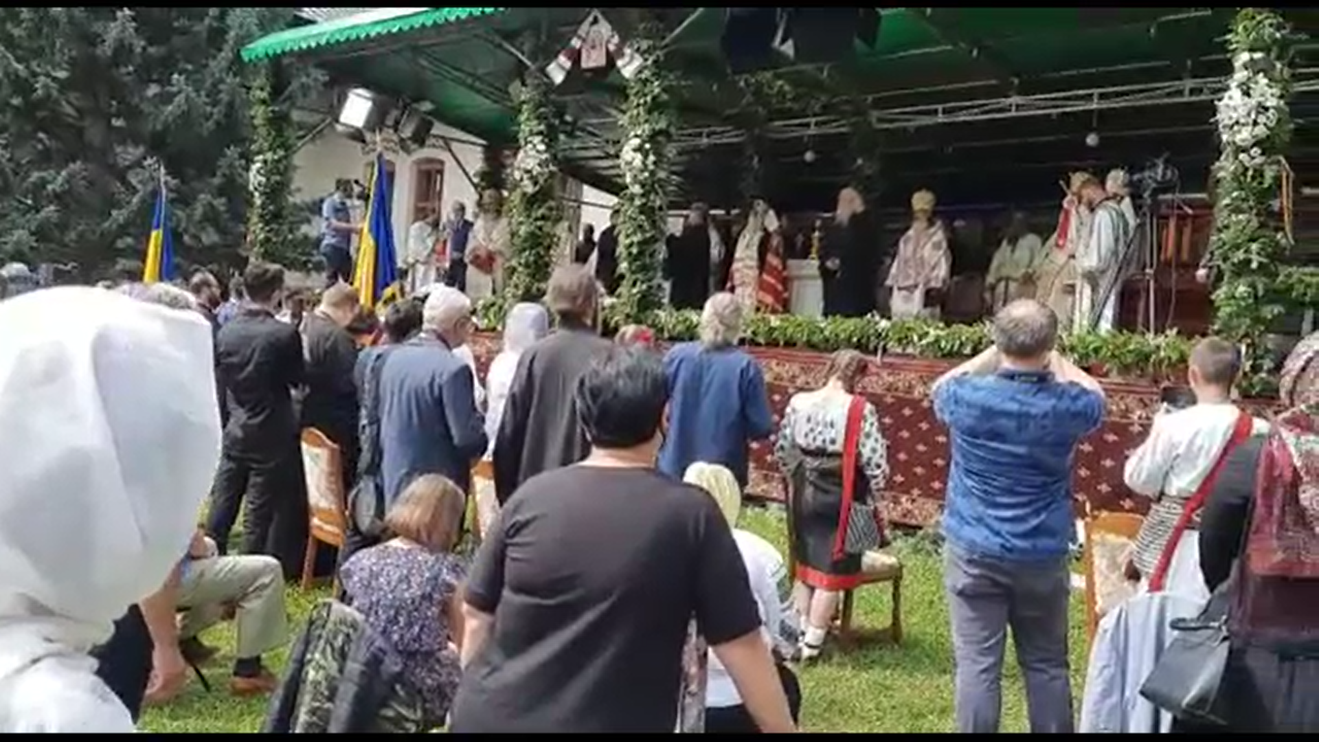 Mii de credincioși au fost prezenți la ceremonia de preluare a Arhiepiscopiei Sucevei și Rădăuților