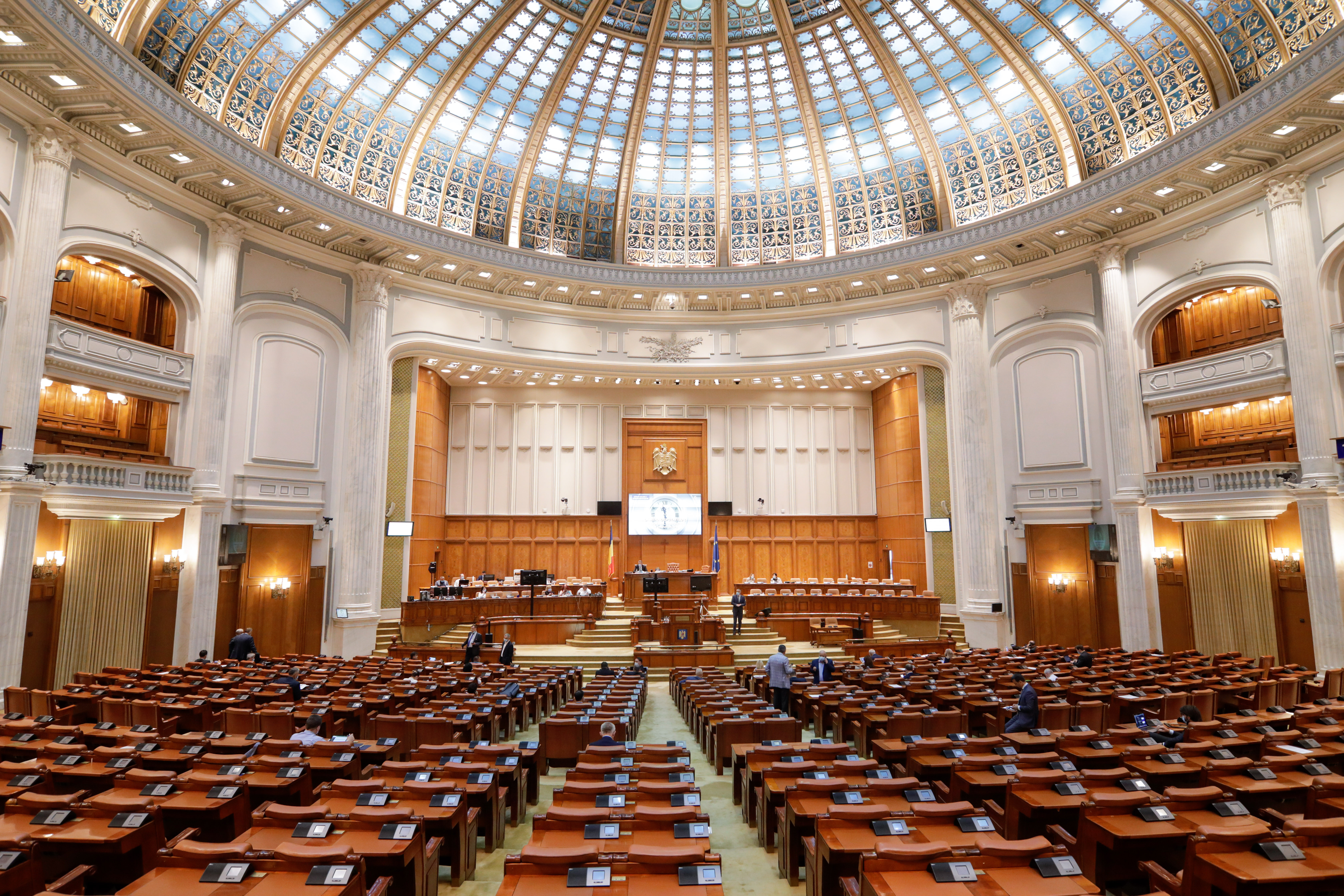 Data alegerilor parlamentare se stabileşte prin lege organică, cu cel puţin 60 de zile înainte