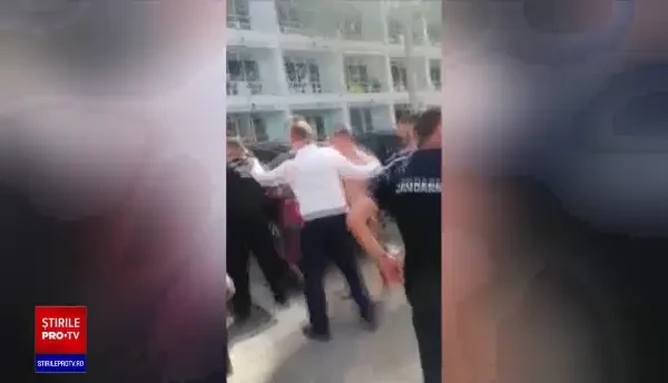 Bătaie pe plajă, în Mamaia, din cauza unor turişti care au adus o boxă şi au pus manele