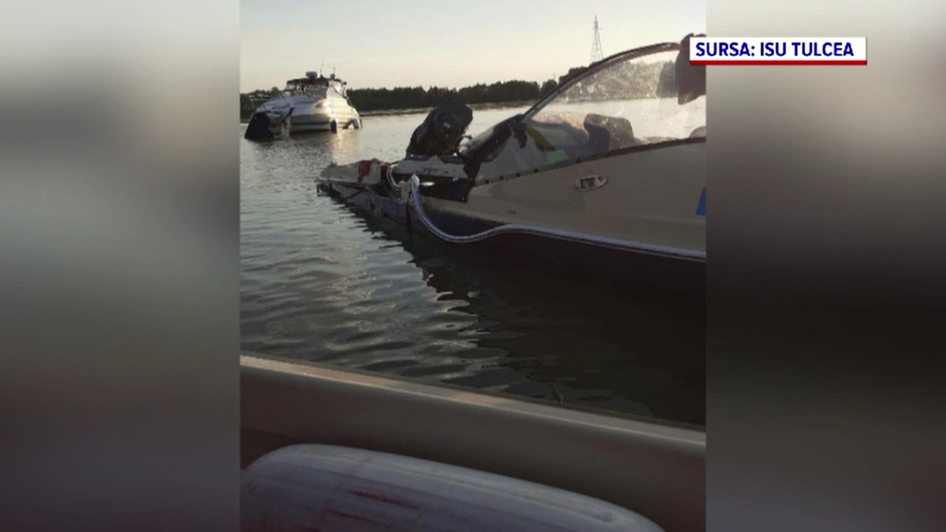 Accident naval în Deltă. Două bărci cu motor pline cu turişti s-au ciocnit
