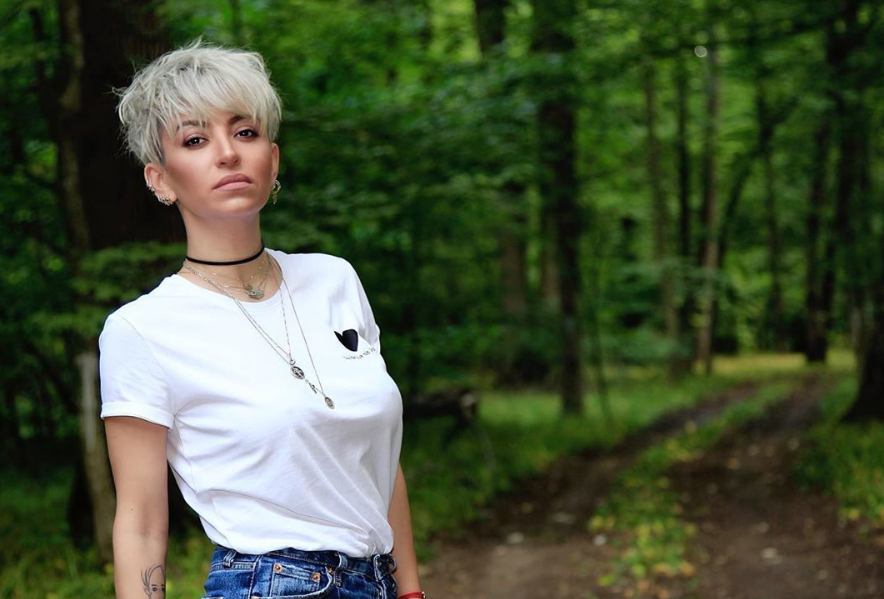 Giulia s-a pozat în lenjerie, iar imaginea a postat-o pe internet. Cât de bine arată cântăreața