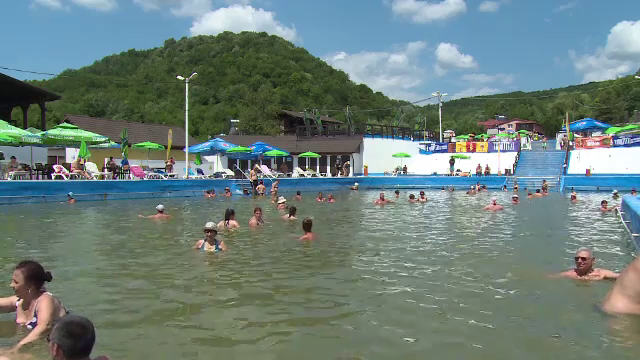 ”Marea oltenilor” din Râmnicu Vâlcea, un ștrand unic în Europa. Prețurile, un chilipir față de litoral