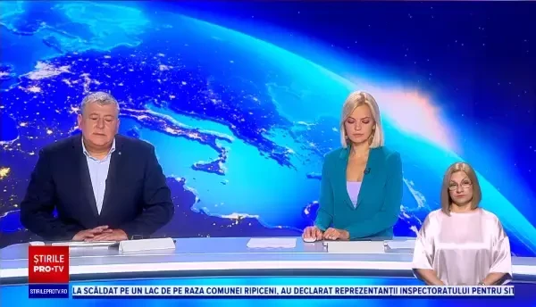 Turiștii au dat năvală în Bucegi. Marginile drumurilor s-au transformat în uriașe parcări