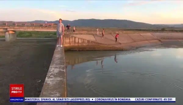 Tragedie în Bacău. Un tânăr de 21 s-a înecat după ce a sărit în apă să salveze un câine