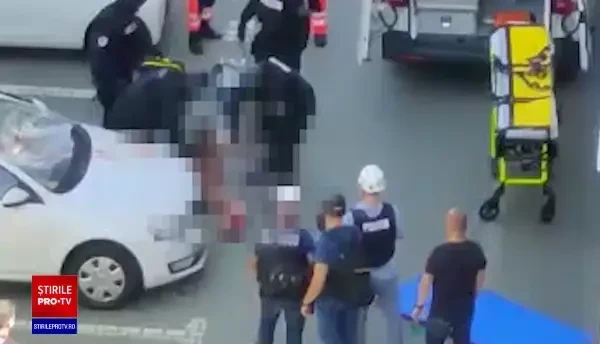 VIDEO. Un bărbat dezbrăcat a căzut de la etajul șase al unui bloc din București