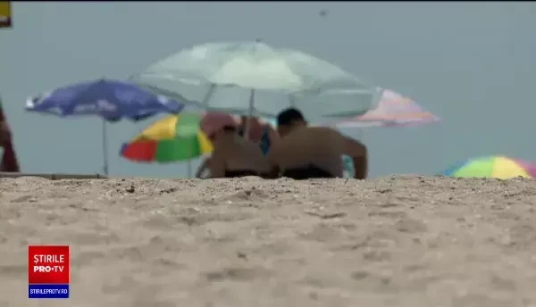 Canicula, mult mai periculoasă la mare. Avertismentul specialiștilor pentru turiști