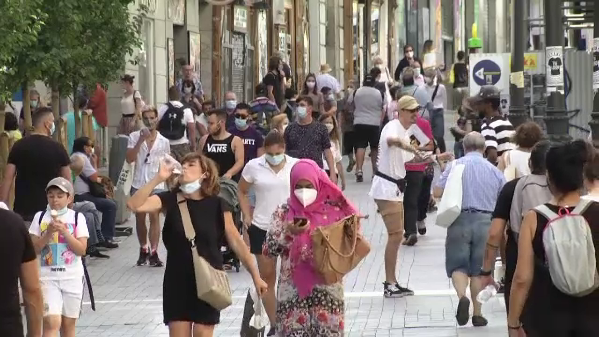 Canicula s-a instalat în tot mai multe zone din Europa. În Franța au fost 42 de grade la umbră