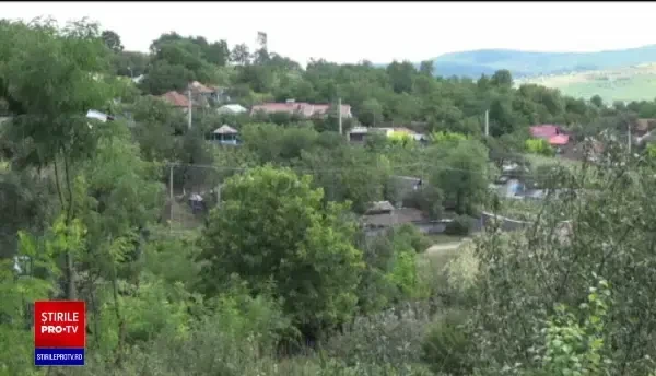 Contre între Orban și Firea privind licitația pentru măștile destinate românilor cu venituri reduse