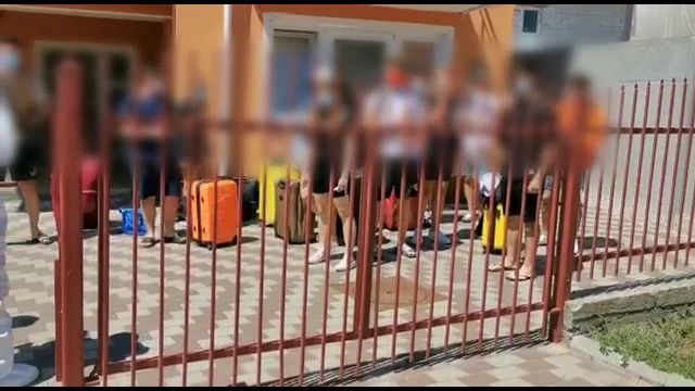 O tânără bolnavă de Covid-19 și alți 30 de tineri cu care a intrat în contact au petrecut la Costinești