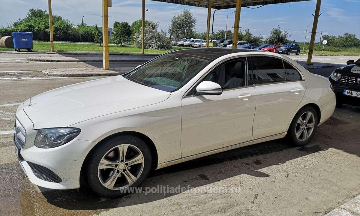 Ce au aflat polițiștii de frontieră când au controlat un șofer care venea din Germania cu un Mercedes