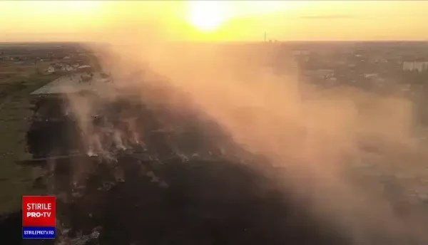 Pompierii se luptă de mai bine de 24 de ore să stingă incendiul din Sectorul 5 din București