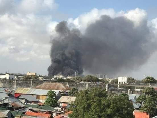 Explozie la o bază militară din Mogadishu. Cel puţin opt oameni au fost ucişi