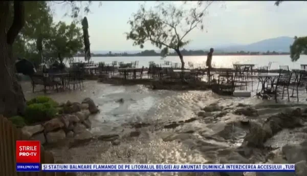 Inundaţii devastatoare în insula grecească Evia. Cinci persoane au murit