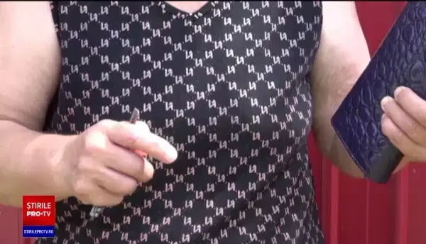 Ucisă de fostul soț când mulgea vaca. S-a târât până la poarta vecinei cu ultimele puteri