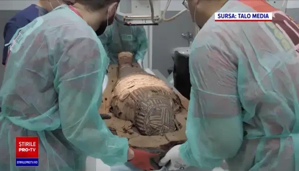 Premieră în România: o mumie de peste 2.000 de ani a fost scanată cu un computer tomograf. Ce vor să afle cercetătorii